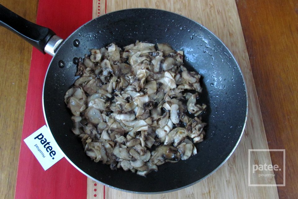 Лапша удон с фаршем, грибами и овощами - Шаг 9