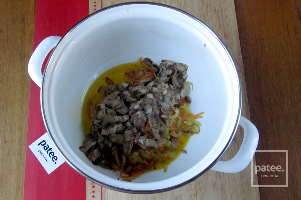 Лапша удон с фаршем, грибами и овощами - Шаг 10