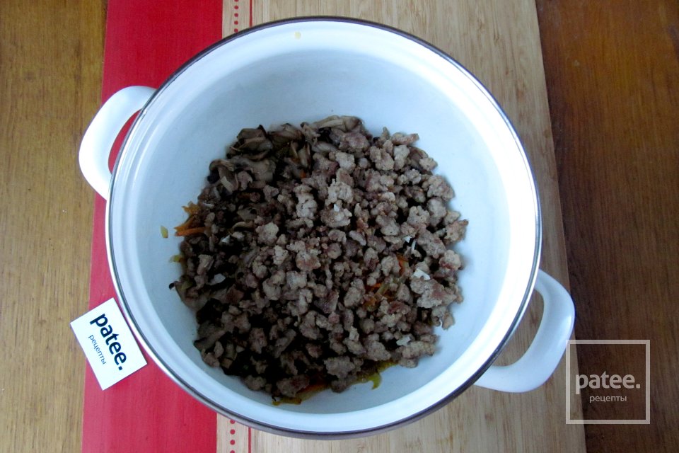 Лапша удон с фаршем, грибами и овощами - Шаг 14