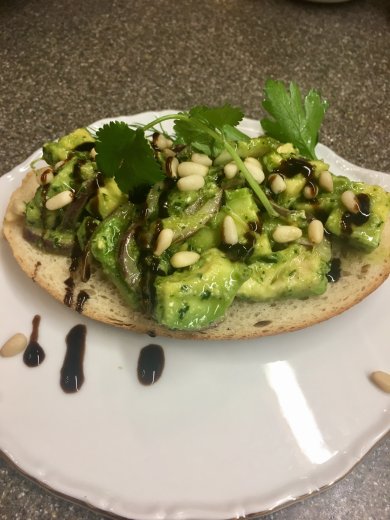 Экзотический постный бутерброд с авокадо и кедровыми орешками. - Шаг 5