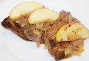 Вкусная Говяжья печень с яблоками и луком по-берлински