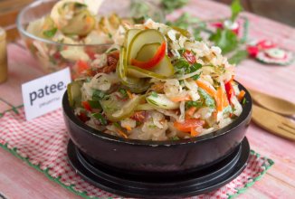 Салат из квашеной капусты