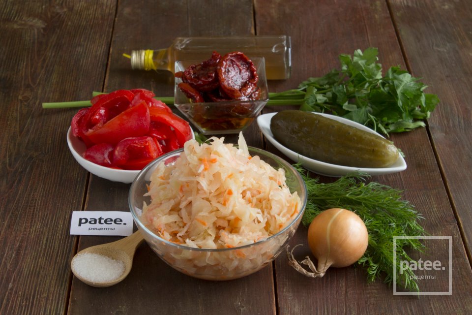 Салат из квашеной капусты - Шаг 1