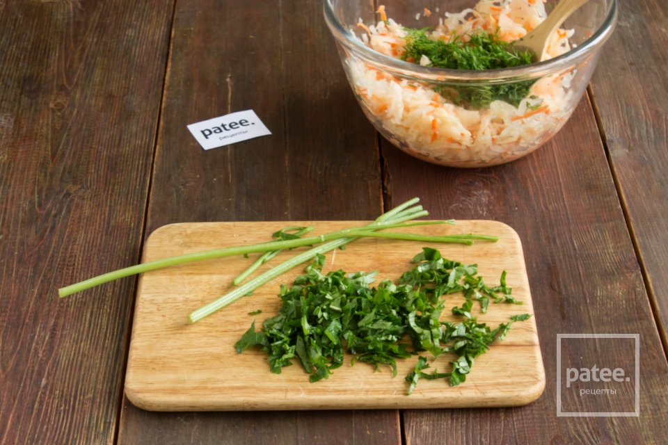 Салат из квашеной капусты - Шаг 5