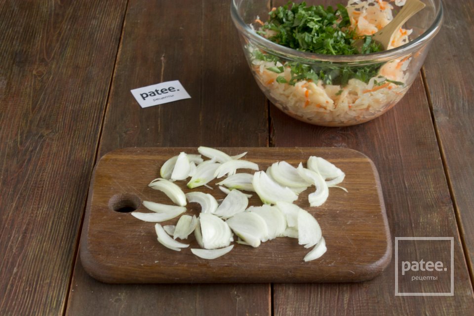 Салат из квашеной капусты - Шаг 6