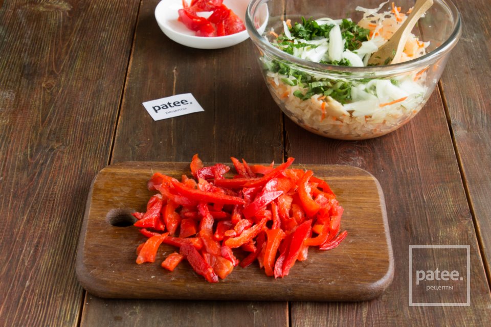 Салат из квашеной капусты - Шаг 7