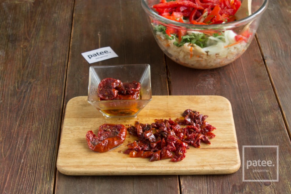 Салат из квашеной капусты - Шаг 8