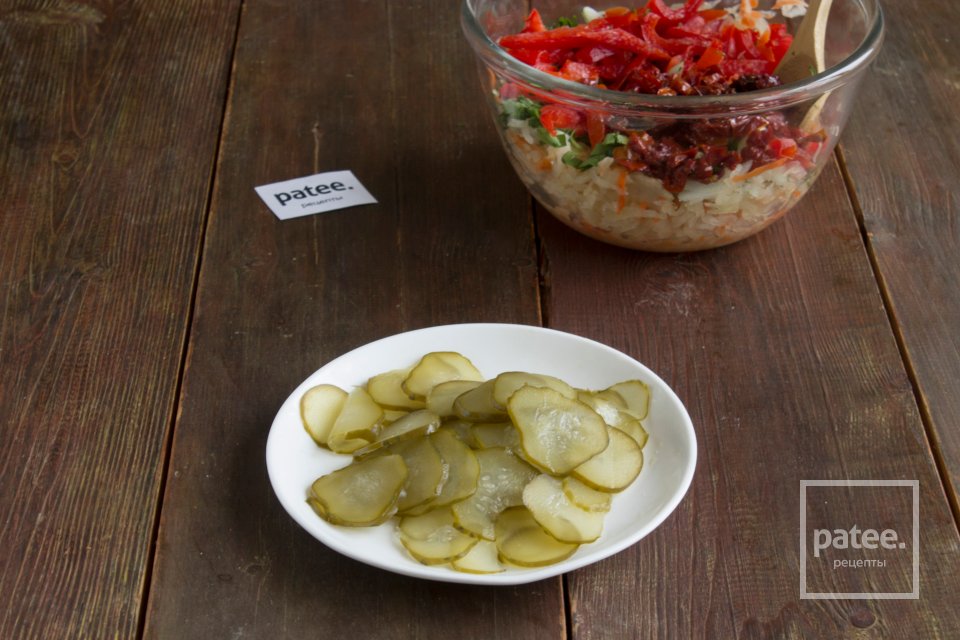 Салат из квашеной капусты - Шаг 9