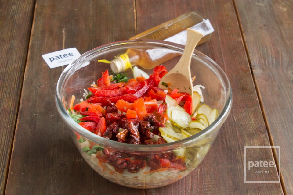 Салат из квашеной капусты - Шаг 10