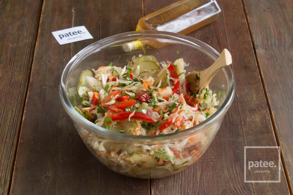 Салат из квашеной капусты - Шаг 11