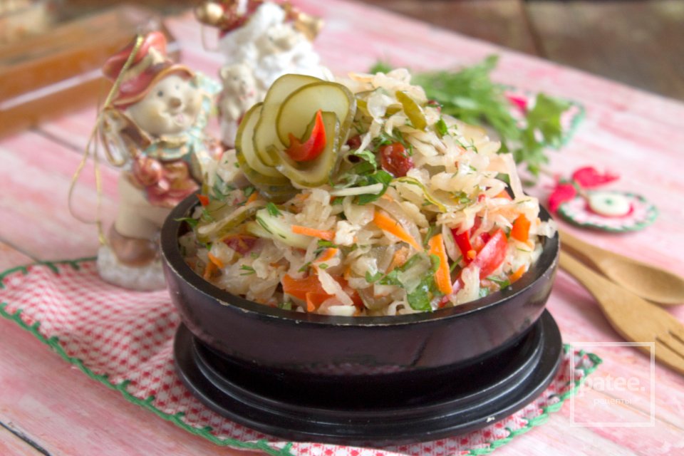 Салат из квашеной капусты - Шаг 12