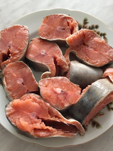 Горбуша с овощами в духовке - Шаг 1