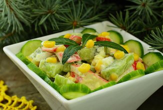 Салат с крабовыми палочками и киви