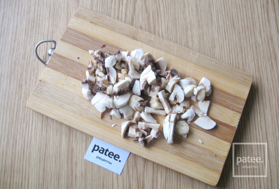 Куриные отбивные с грибами в кляре - Шаг 2