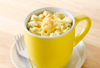 Яичный завтрак в кружке