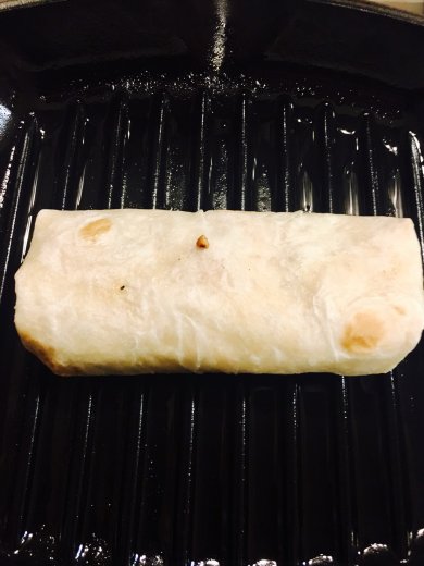 "Красавица" тортилья - гриль с хумусом и печёными овощами на завтрак. - Шаг 6