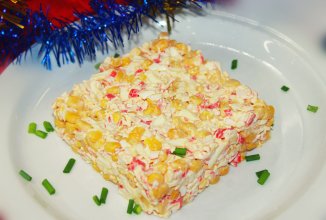 Салат с крабовыми палочками и кукурузой - Новогодний салат