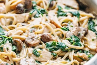 Итальянская паста с курицей и шампиньонами в сливочном соусе