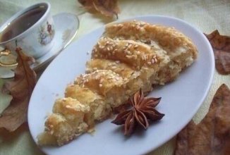 Слоеный пирог с сыром