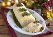Новогодний куриный паштет с орехами, чесноком и сыром