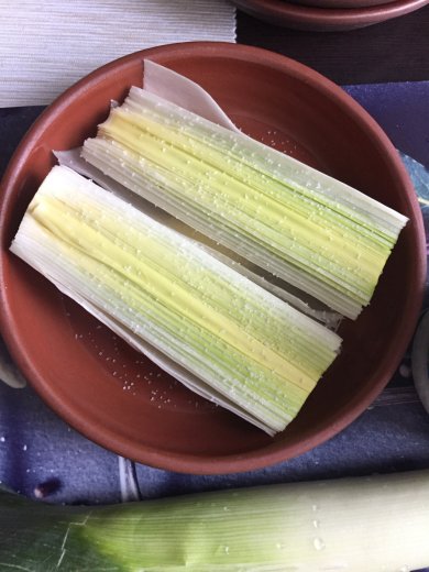 Лазанья из лука-порея (запечённый с сулугуни лук-порей) - Шаг 2