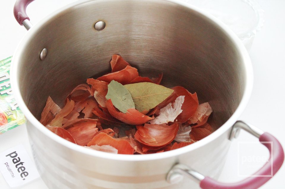 Рулет из свиной брюшины вареный в луковой шелухе - Шаг 3