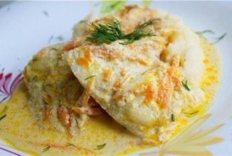 Минтай под сметанно-чесночным соусом