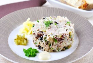 Салат с копчёной скумбрией