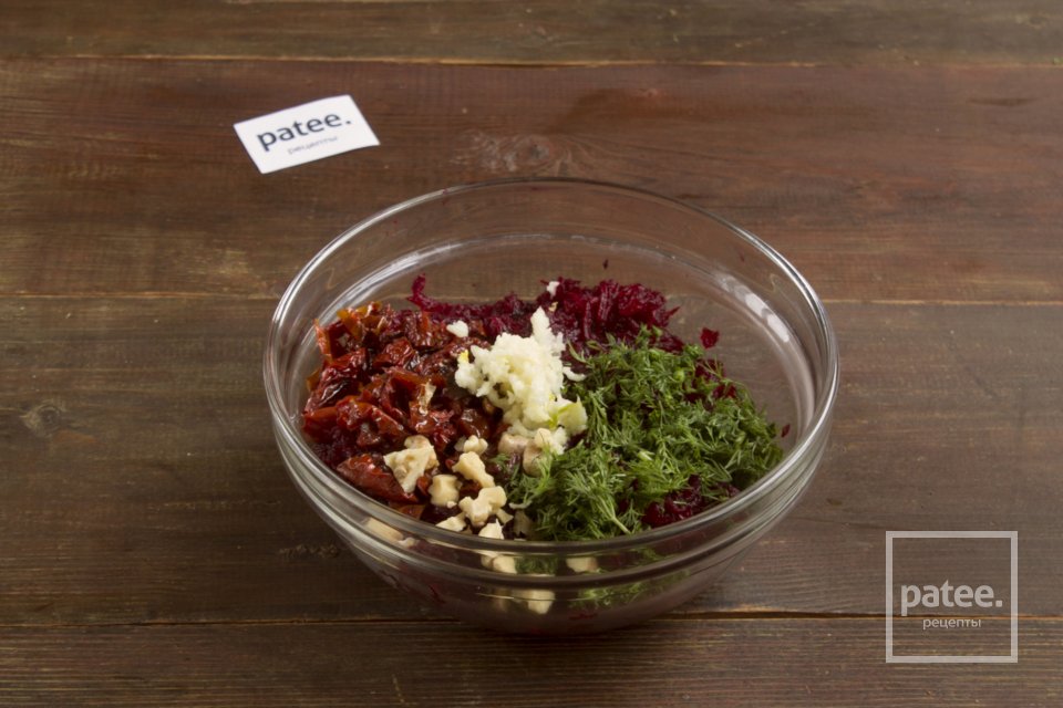 Свекольный салат с майонезом - Шаг 7