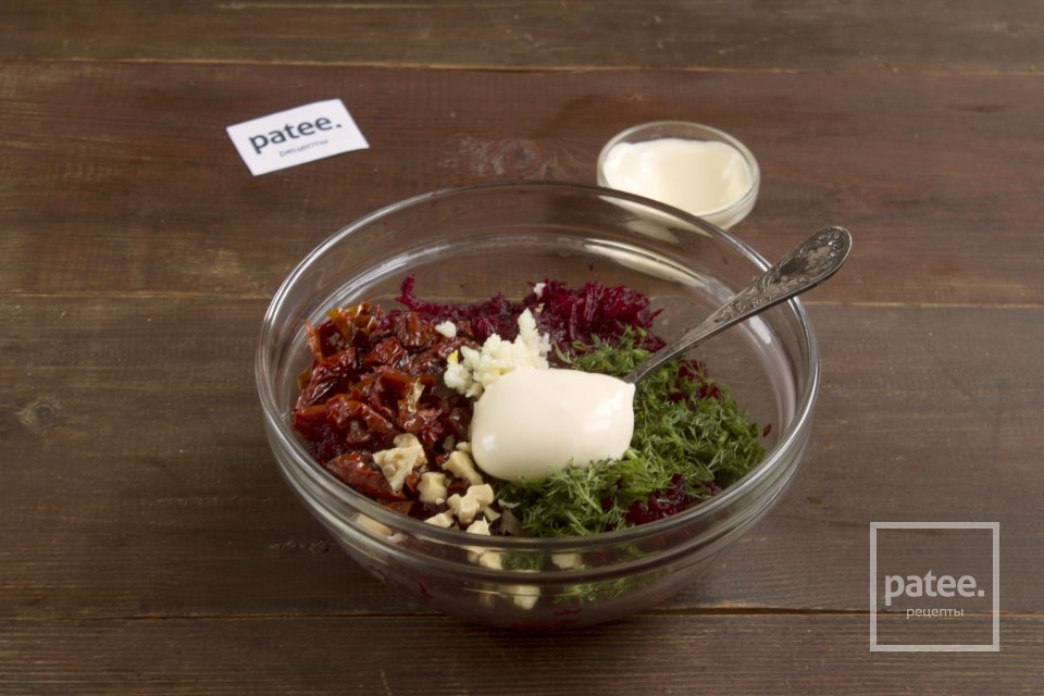 Свекольный салат с майонезом - Шаг 8