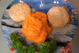 Тресковые котлеты со сладким пюре