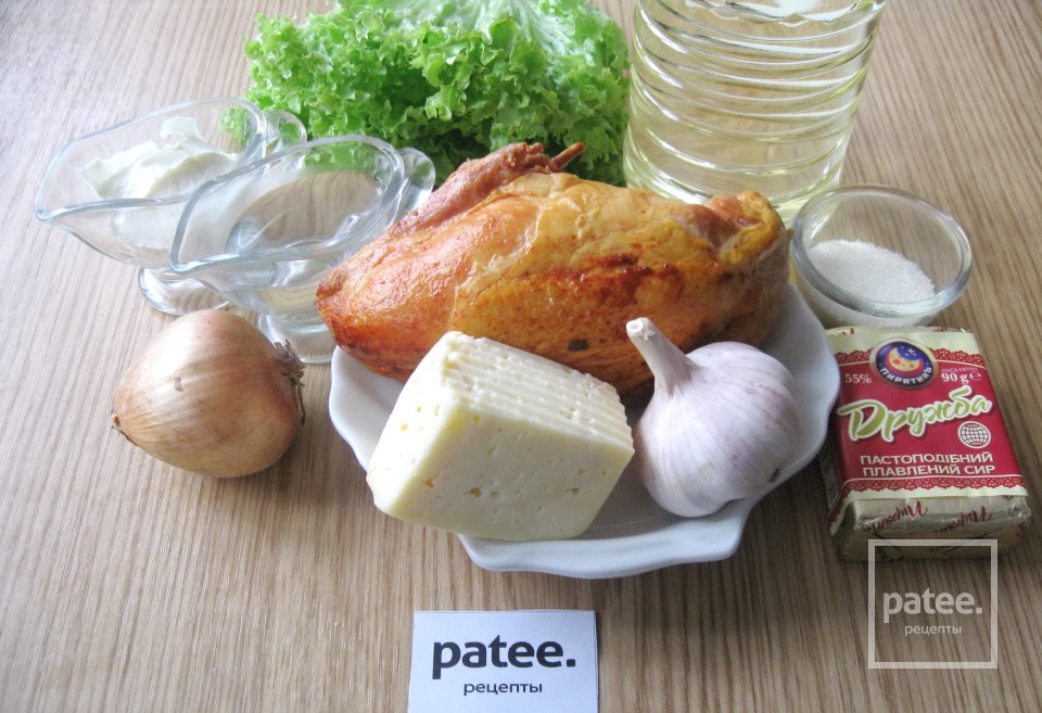 Салат с копченой курицей и сырными шариками - Шаг 1