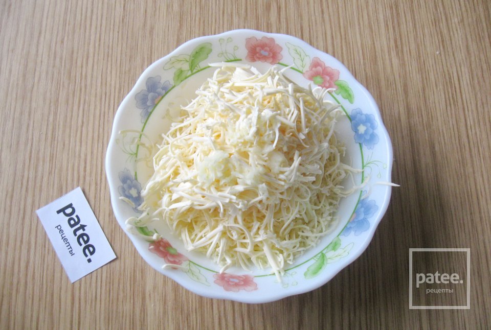 Салат с копченой курицей и сырными шариками - Шаг 13