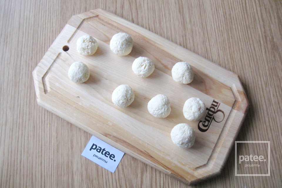 Салат с копченой курицей и сырными шариками - Шаг 15