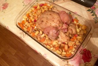 Запечённая курица с острым перцем и чесноком