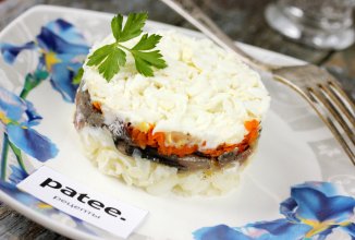 Салат с килькой пряного посола