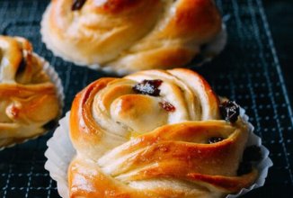 Булочки с изюмом