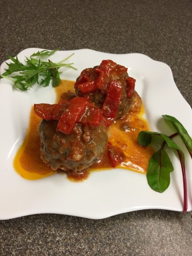 Говяжьи тефтели с "сюрпризом" под соусом из домашнего лечо. - Шаг 8