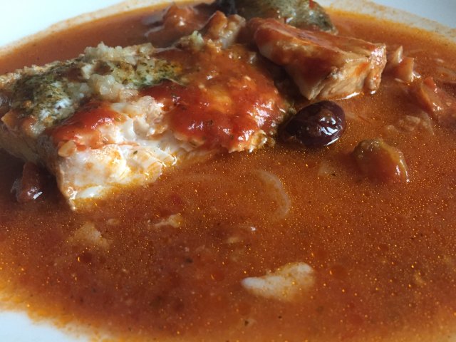 Рыба в пряном томатном соусе