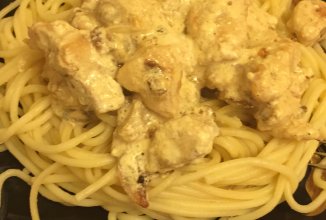 Курица с грибами в сливках)