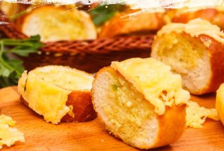Чесночные гренки с сыром