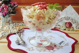 Салат с пекинской капустой и копченой колбасой