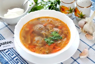 Щи с пекинской капустой и фрикадельками