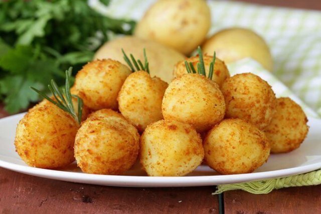 Картофельные шарики с сыром.