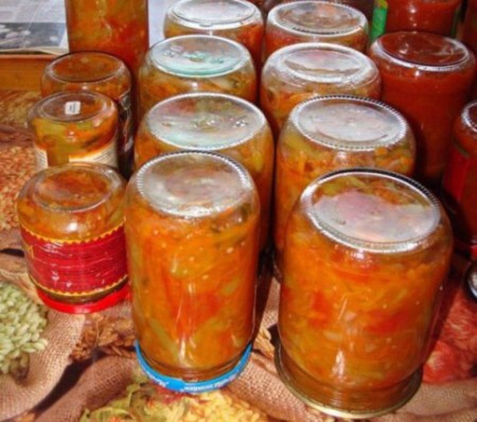 Салат парамониха с кабачками. Салат парамониха на зиму классический рецепт. Салат парамониха на зиму рецепты. Парамониха рецепт на зиму. Салат парамониха на зиму без стерилизации.