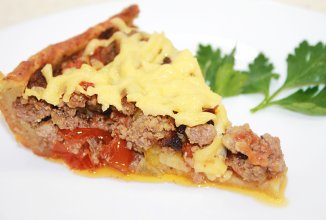 Открытый мясной пирог с картофельным тестом