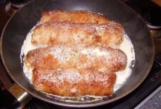 "Куриные рулетики с грибами и сыром в сметанном соусе"