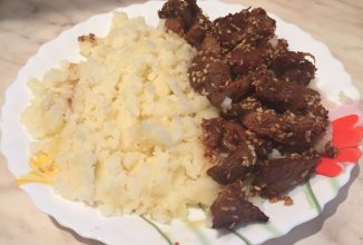 Мясо с мёдом и кунжутом