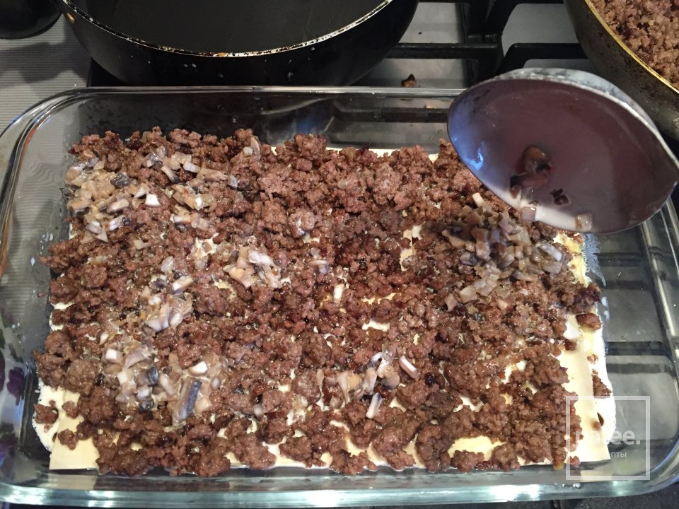 Лазанья с фаршем и сливочно грибным соусом - Шаг 5