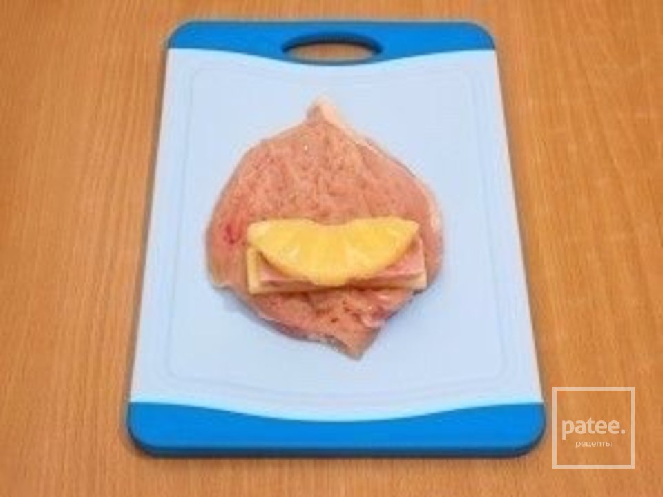 КУРИНОЕ ФИЛЕ ЗАПЕЧЁННОЕ СЫРОМ, ВЕТЧИНОЙ И АНАНАСАМИ 🍍 - Шаг 4